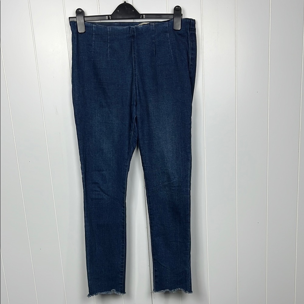 Newbury Kustom Womens Jeans L Med. Wash Stretch Waist Back Pockets Frayed Hem
